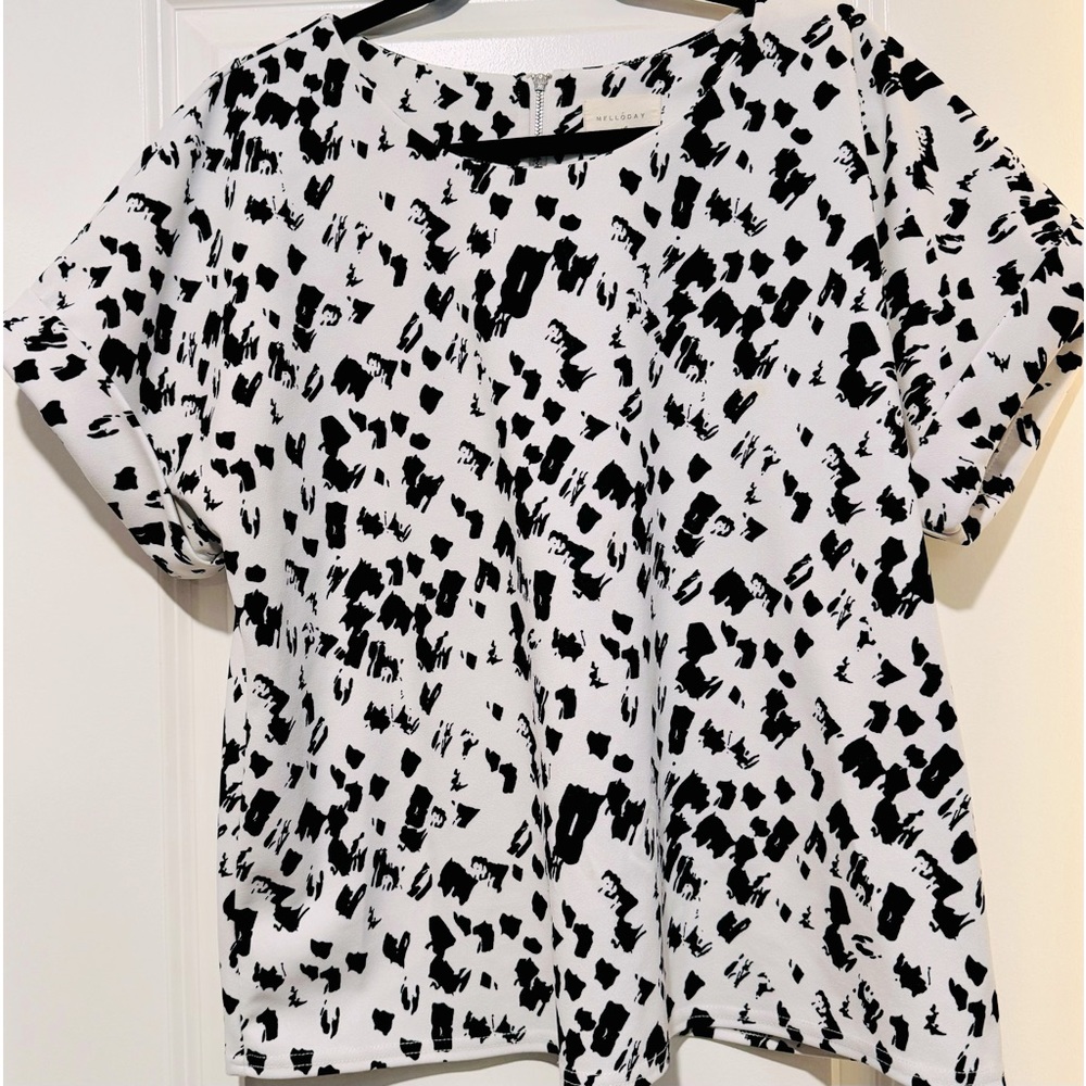 Melloday Print
Rolled Sleeve Top | White & Black | L